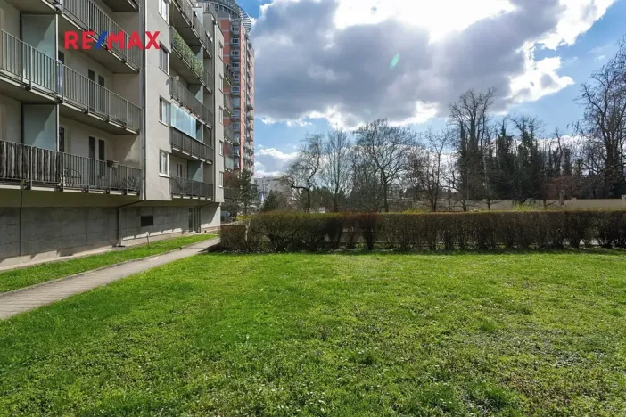 Pronájem bytu 2+kk, Praha - Strašnice, Názovská, 52 m2