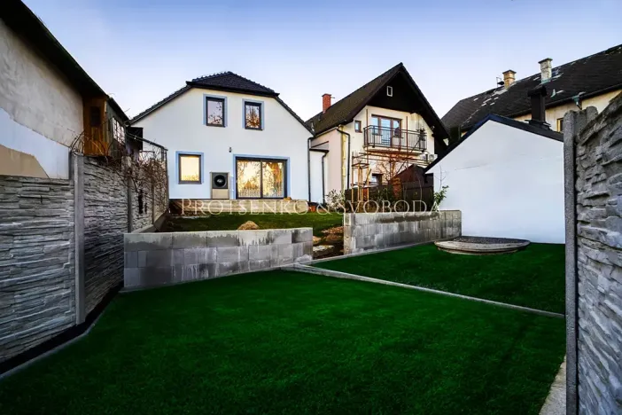 Prodej rodinného domu, Kamenice nad Lipou, nám. Husovo, 210 m2