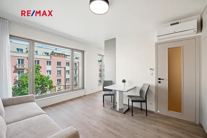 Pronájem bytu 1+kk, Praha - Žižkov, Malešická, 36 m2