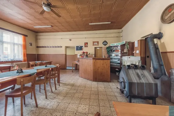 Prodej komerční nemovitosti, Klamoš, 865 m2