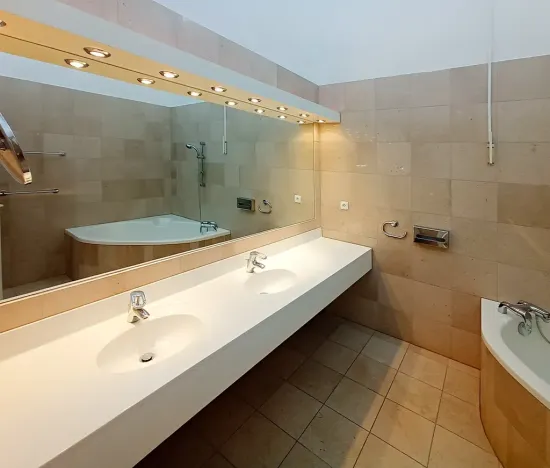 Prodej vily, Křižanov, Benešovo náměstí, 530 m2