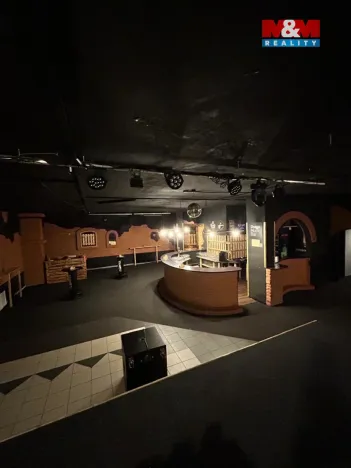 Pronájem obchodního prostoru, Kopřivnice, Smetanova, 582 m2