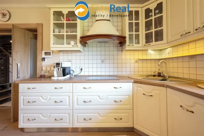 Prodej vícegeneračního domu, Příkazy, 344 m2