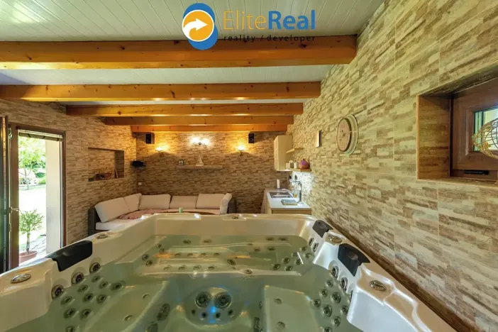 Prodej vícegeneračního domu, Příkazy, 344 m2