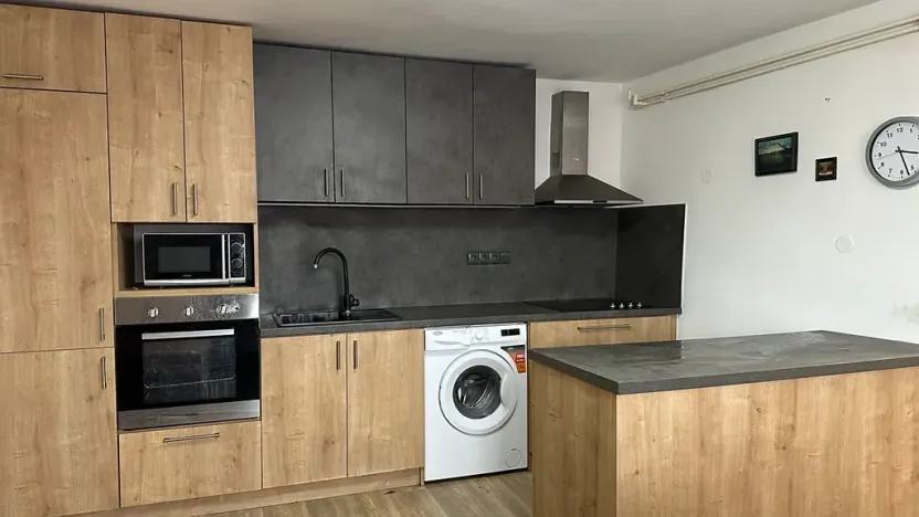 Pronájem rodinného domu, Bánov, 133 m2