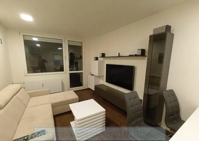 Pronájem bytu 2+kk, Praha - Kobylisy, Třebenická, 48 m2