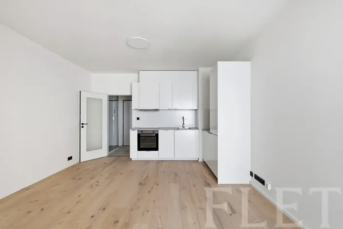 Pronájem bytu 1+kk, Praha - Vršovice, Krymská, 30 m2