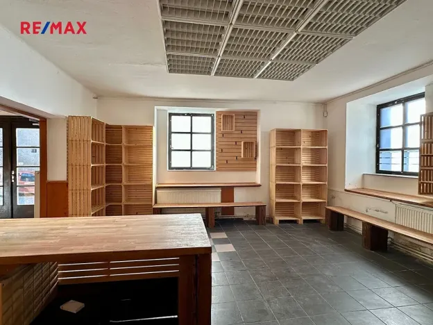 Pronájem obchodního prostoru, Mohelnice, Kostelní nám., 80 m2