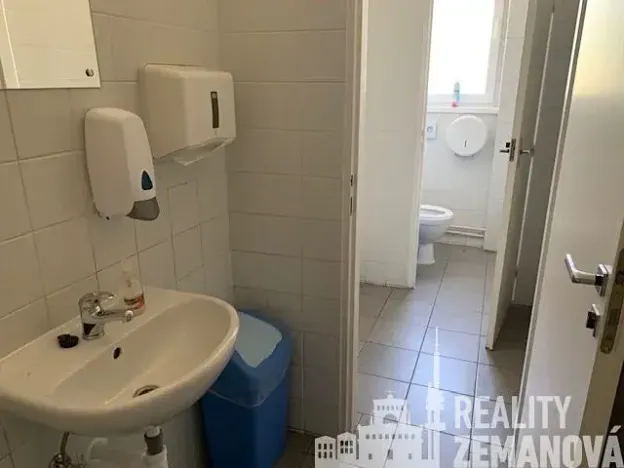 Pronájem kanceláře, Praha - Žižkov, U zásobní zahrady, 347 m2