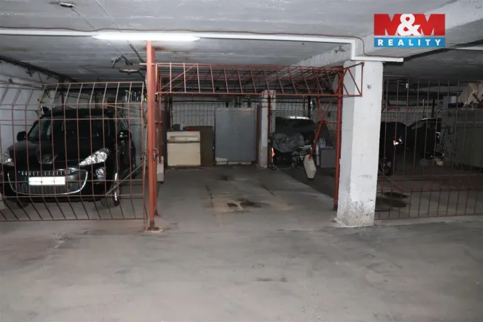 Prodej garážového stání, Praha - Střížkov, Lovosická, 18 m2