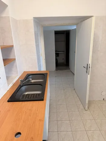 Prodej komerční nemovitosti, Děčín, Husovo nám., 32 m2