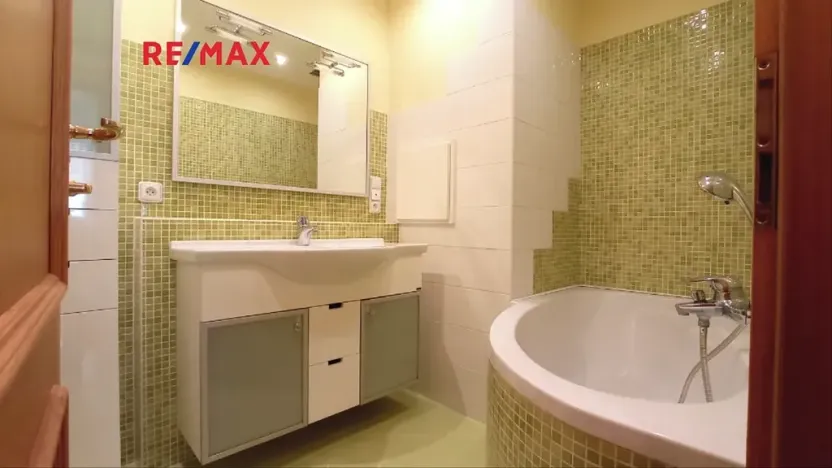 Pronájem bytu 3+kk, Praha - Vinoř, Uherská, 72 m2