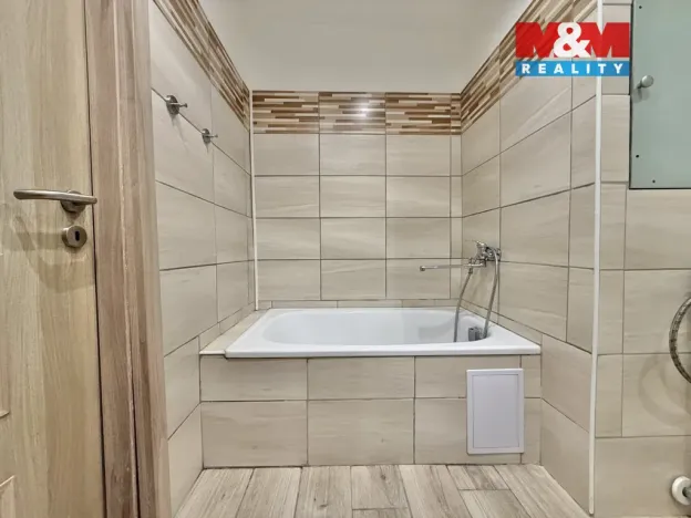 Pronájem bytu 2+kk, Děčín - Děčín VI-Letná, 36 m2