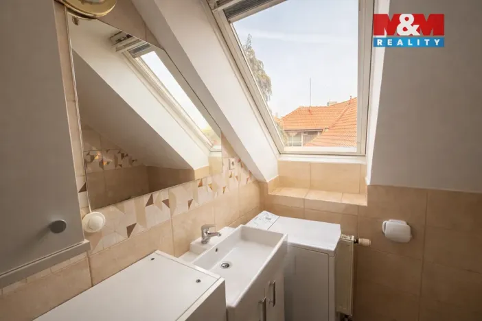 Pronájem bytu 1+kk, Jinočany, Náměstí 5. května, 19 m2