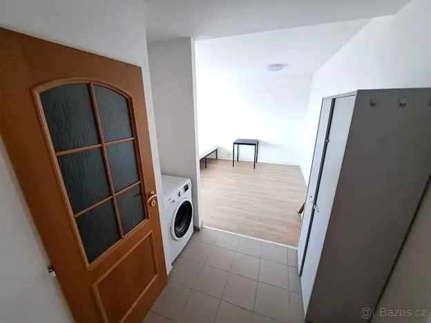 Pronájem bytu 1+kk, Praha - Vysočany, U vinných sklepů, 31 m2