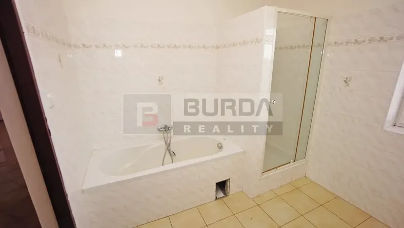 Pronájem kanceláře, Neratovice, 514 m2