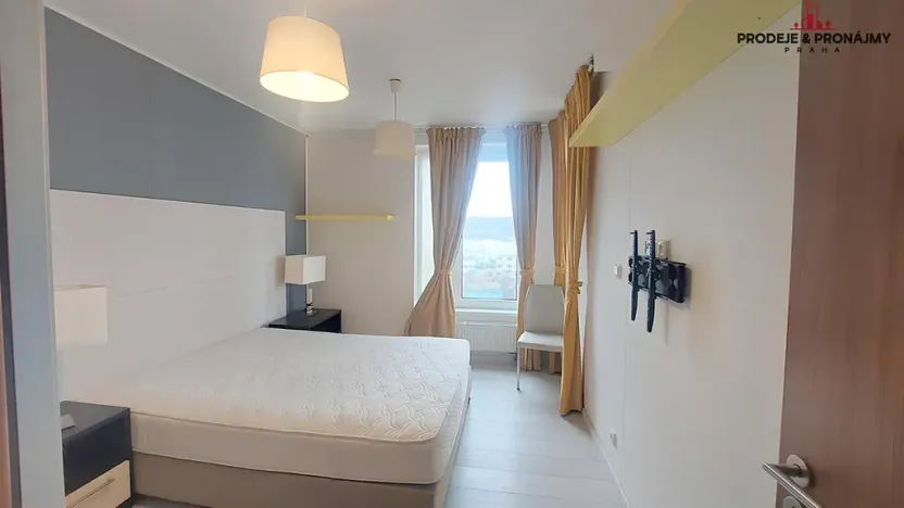 Pronájem bytu 2+kk, Praha - Vysočany, Pod Harfou, 55 m2