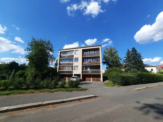 Pronájem garáže, Praha - Strašnice, Doubravčická, 16 m2