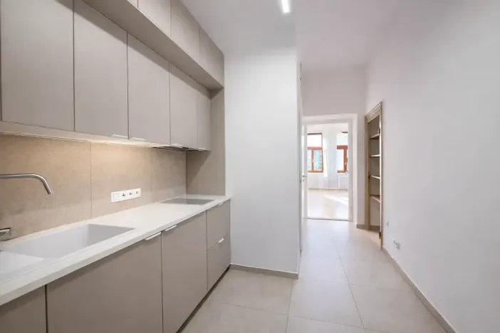 Pronájem bytu 1+kk, Praha - Holešovice, Na Maninách, 32 m2
