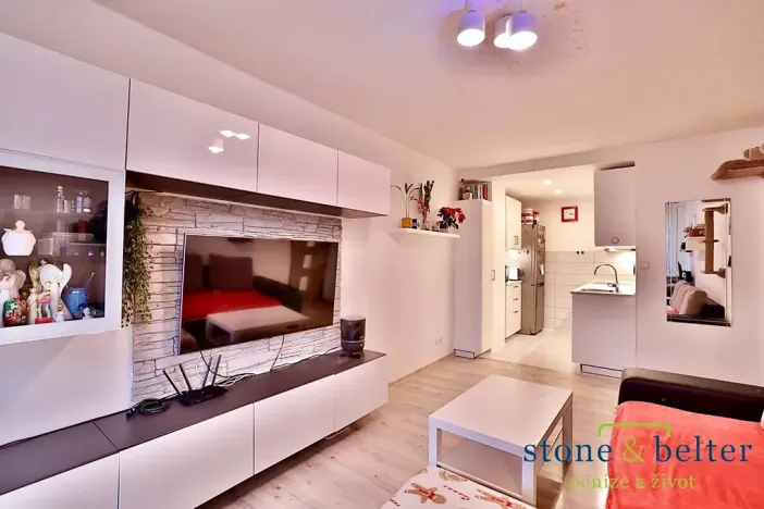 Pronájem bytu 2+kk, Praha - Kamýk, Smotlachova, 43 m2