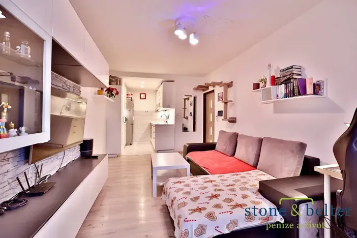 Pronájem bytu 2+kk, Praha - Kamýk, Smotlachova, 43 m2