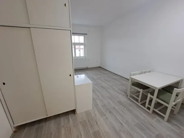 Pronájem bytu 1+kk, Hradec Králové, Buzulucká, 30 m2