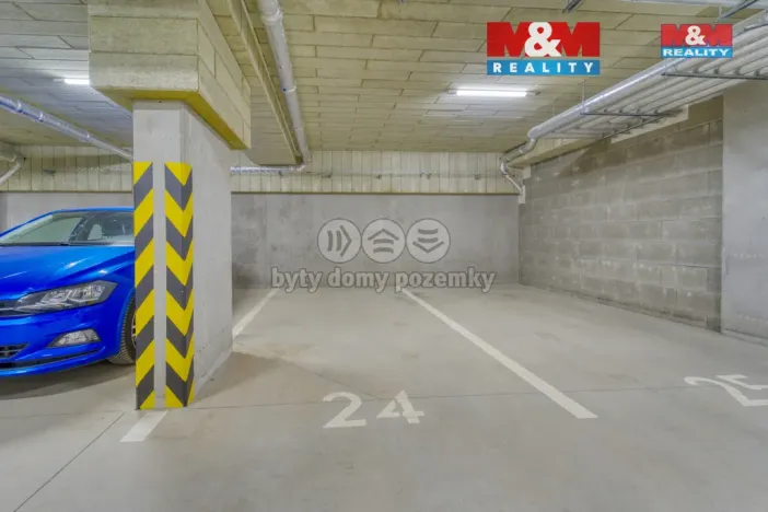 Pronájem garážového stání, Plzeň - Jižní Předměstí, Železná, 22 m2