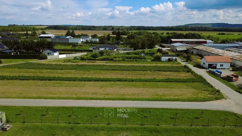 Prodej pozemku pro bydlení, Ivaň, 715 m2