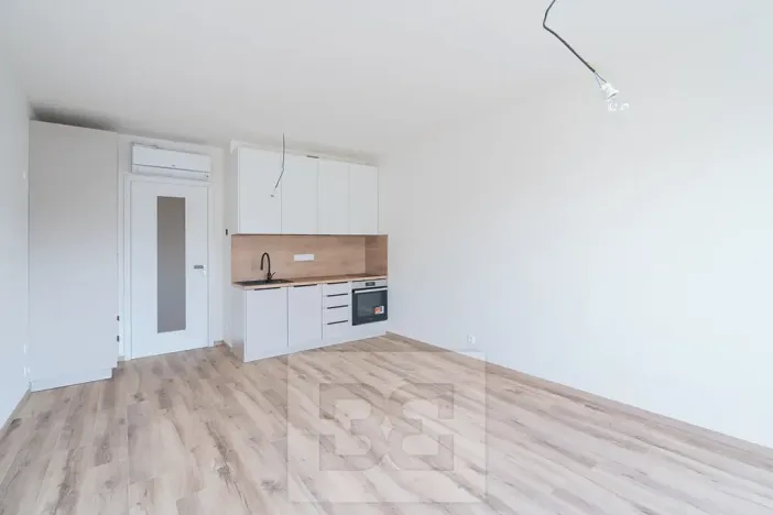 Pronájem bytu 1+kk, Praha - Hloubětín, Poděbradská, 32 m2