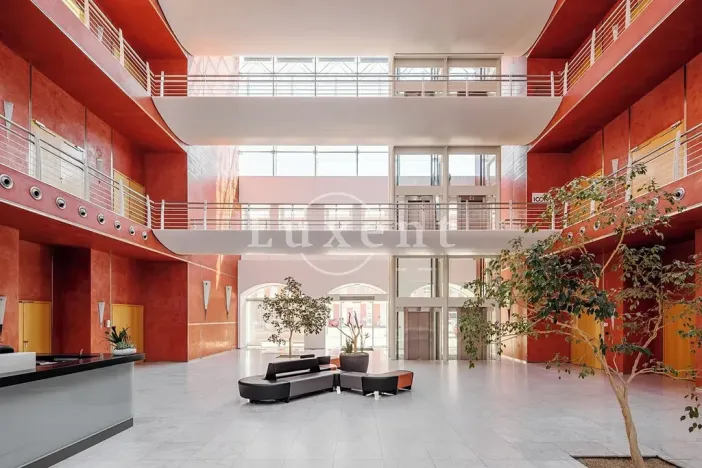 Pronájem kanceláře, Praha, Křižíkova, 870 m2