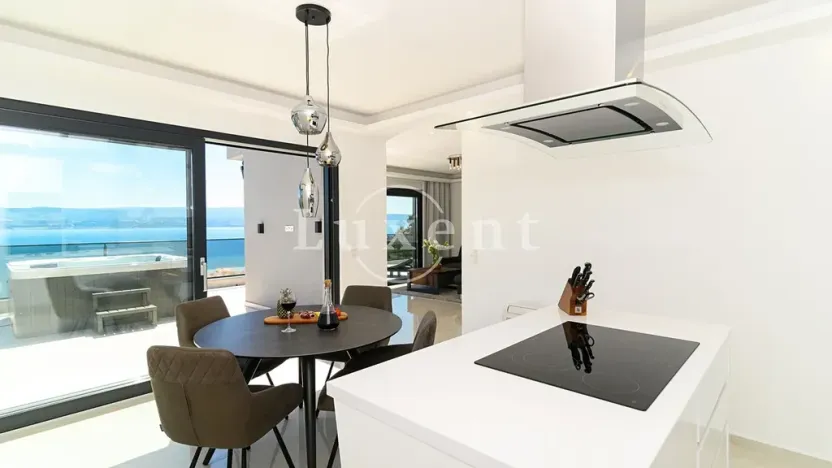 Prodej vily, Omiš, Chorvatsko, 460 m2