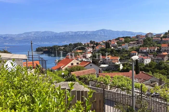 Prodej vícegeneračního domu, Splitska, Chorvatsko, 190 m2