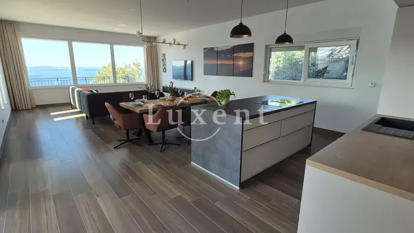 Prodej vily, Omiš, Chorvatsko, 240 m2