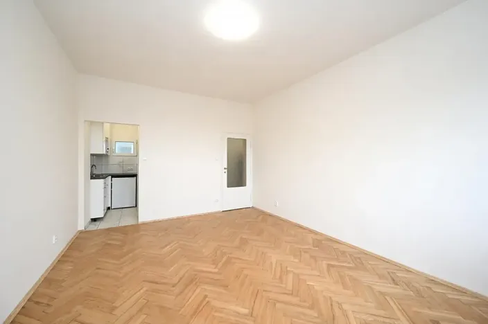 Pronájem bytu 1+kk, Praha - Nusle, Čiklova, 30 m2