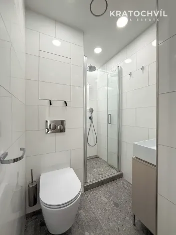 Pronájem bytu 1+kk, Praha - Strašnice, Michelangelova, 27 m2