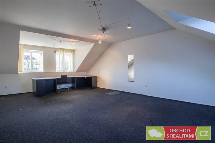 Prodej kanceláře, Chrudim - Chrudim IV, Lupáčova, 612 m2