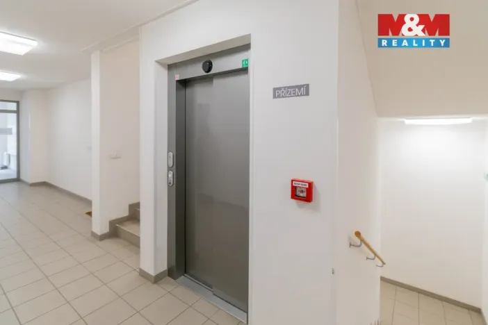 Pronájem bytu 2+kk, Čelákovice, náměstí 5. května, 60 m2