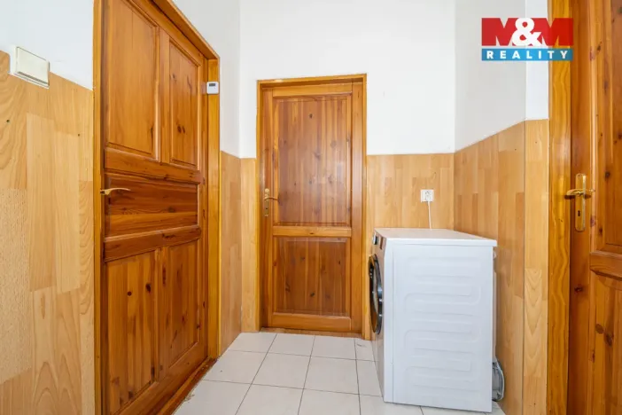 Prodej bytu 3+1, Nový Bor - Arnultovice, Gen. Svobody, 183 m2