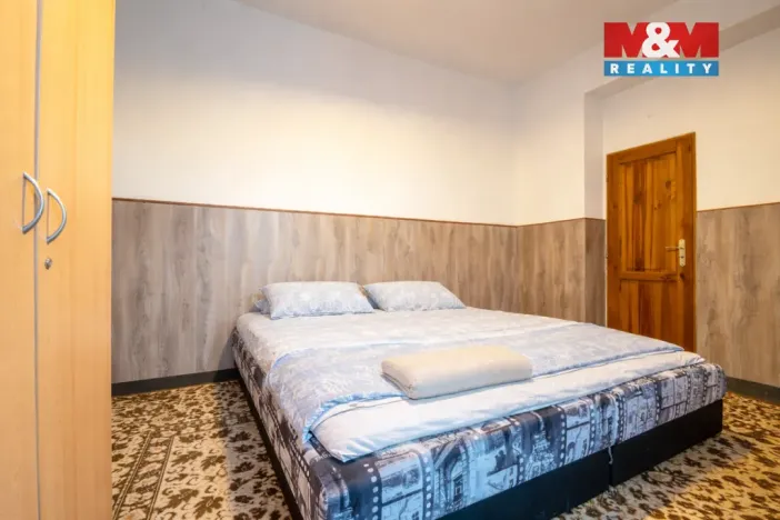 Prodej bytu 3+1, Nový Bor - Arnultovice, Gen. Svobody, 183 m2