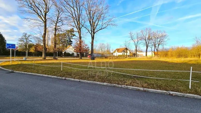 Prodej pozemku pro bydlení, Úsilné, 983 m2