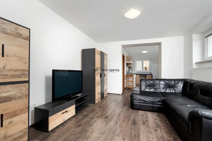 Prodej bytu 2+1, Mníšek pod Brdy, 5. května, 60 m2