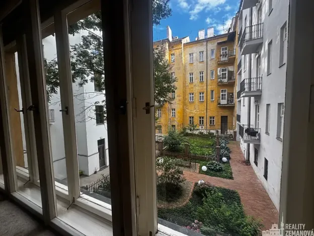 Pronájem bytu 1+1, Praha - Malá Strana, Šeříková, 34 m2