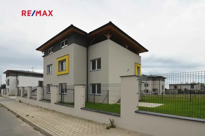 Pronájem bytu 3+1, Úhonice, Otakara Kádnera, 104 m2