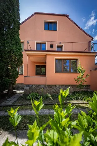 Pronájem rodinného domu, Hajany, 158 m2