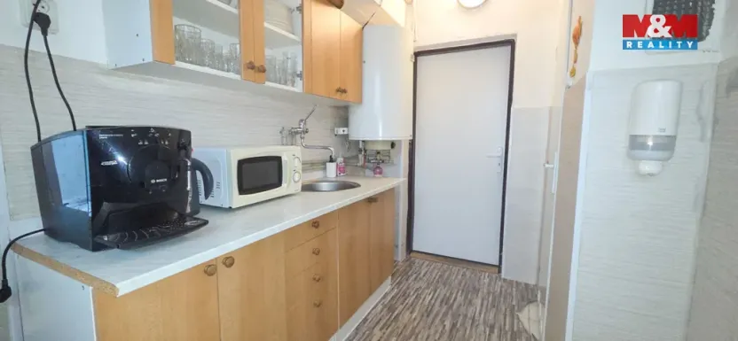 Pronájem obchodního prostoru, Pardubice - Zelené Předměstí, 17. listopadu, 90 m2