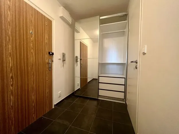 Pronájem bytu 2+kk, Praha - Řepy, Bazovského, 43 m2