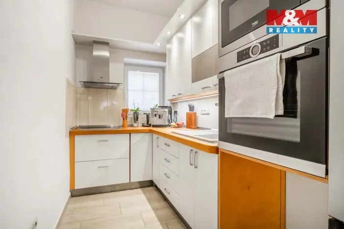 Prodej rodinného domu, Doksy, náměstí Republiky, 235 m2