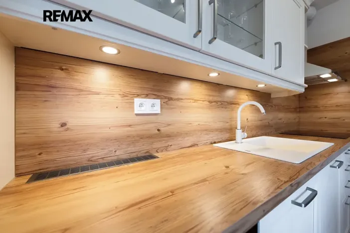 Pronájem bytu 1+kk, Praha - Smíchov, Kobrova, 43 m2