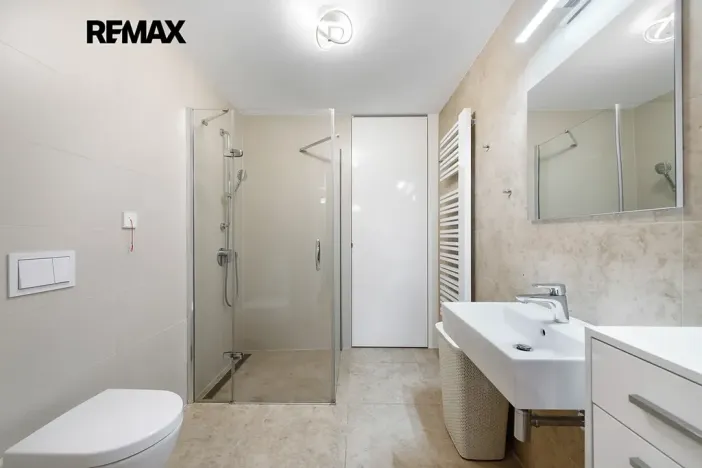 Pronájem bytu 1+kk, Praha - Smíchov, Kobrova, 43 m2