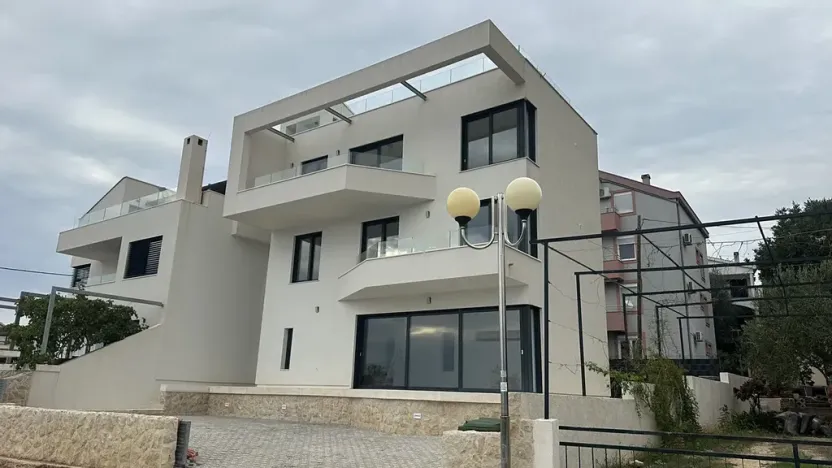 Prodej vily, Zadar, Chorvatsko, Krešimirova obala, 242 m2